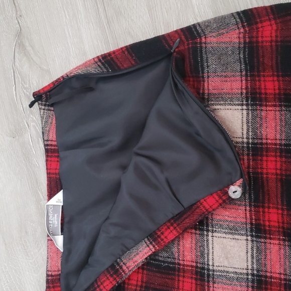 Marks & Spencer cream and red wool mini skirt - Picture 5 of 7